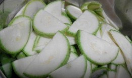 怪味吃瓜,揭秘瓜类美食的独特风味与制作技巧