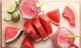 晒太阳吃瓜,晒太阳吃瓜的惬意生活