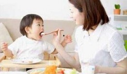 宝宝吃瓜卡喉咙