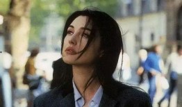 莫妮卡 贝鲁奇 吃瓜,瓜田里的时尚女王