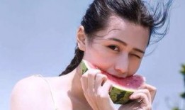 梦见吃瓜女孩文案,揭秘吃瓜女孩的奇幻之旅