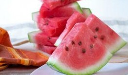 吃瓜多了排尿,吃瓜过多引发排尿现象的揭秘与应对策略