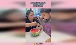 孩子妈妈吃瓜