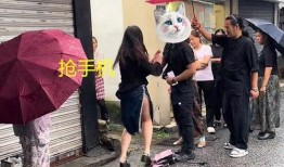 吃瓜不打伞,轻松避暑，不打伞也能畅享清凉