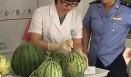 直播吃瓜群众进场,吃瓜群众热情高涨，齐聚一堂共赏精彩瞬间