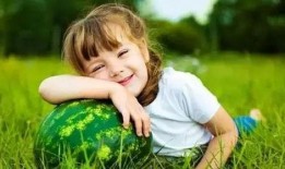 李嘉怡吃瓜,揭秘娱乐圈幕后真相