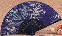 折扇戏美人吃瓜,瓜香四溢品人生