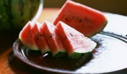 白酒瓜连皮吃,传统美食新体验