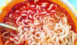 吃火鸡面可以吃哈密瓜吗,跨界美食的奇妙碰撞