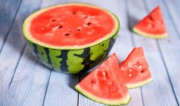 吃瓜方式视频,跟随视频领略吃瓜新风尚